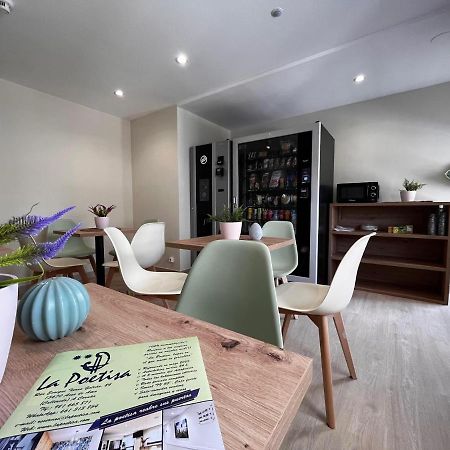Hostal La Poetisa - Auto Check-In Culleredo Dış mekan fotoğraf