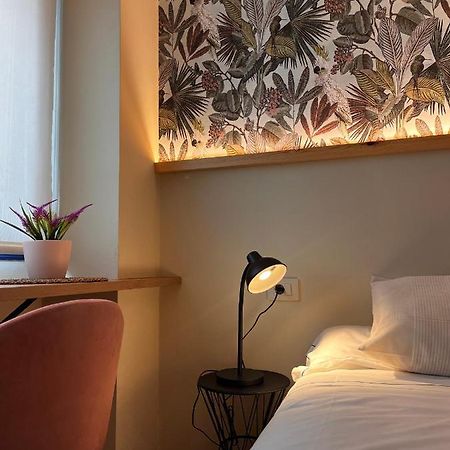 Hostal La Poetisa - Auto Check-In Culleredo Dış mekan fotoğraf
