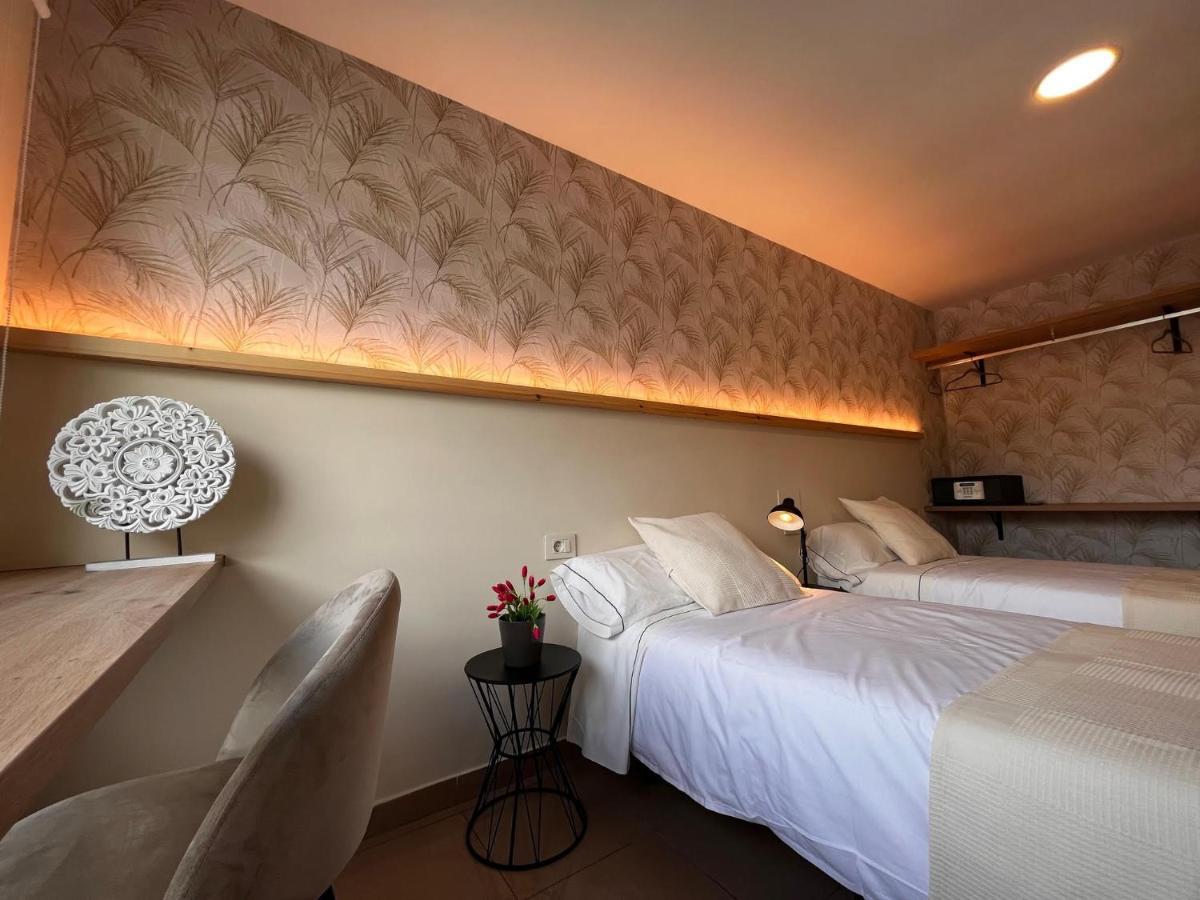 Hostal La Poetisa - Auto Check-In Culleredo Dış mekan fotoğraf