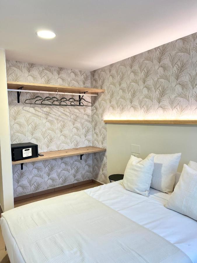 Hostal La Poetisa - Auto Check-In Culleredo Dış mekan fotoğraf
