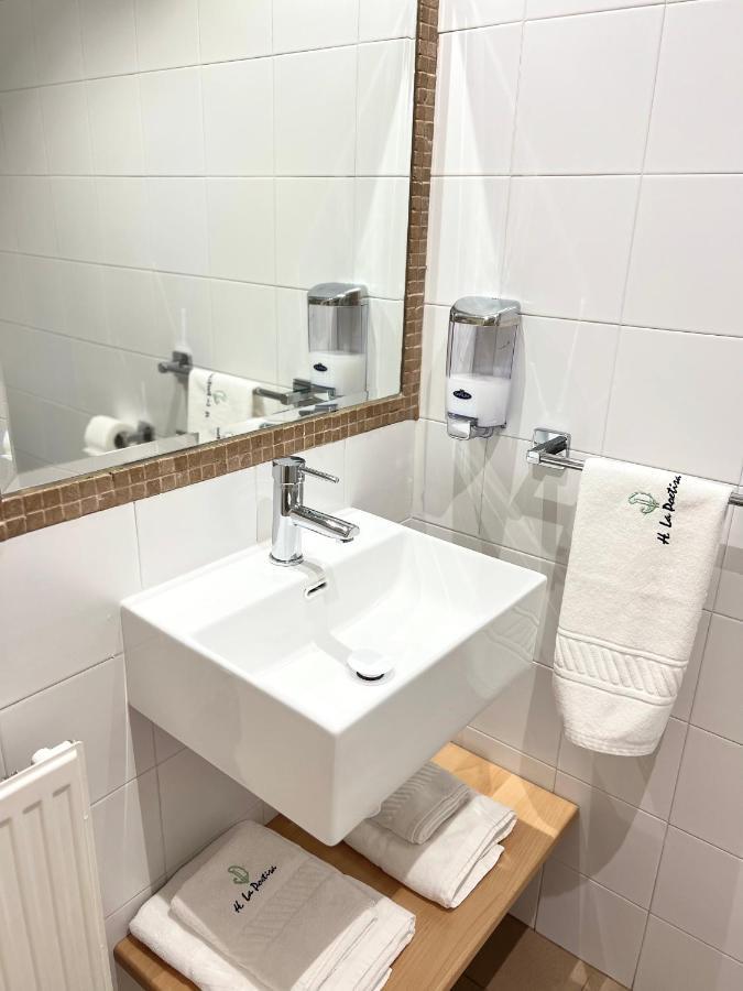Hostal La Poetisa - Auto Check-In Culleredo Dış mekan fotoğraf