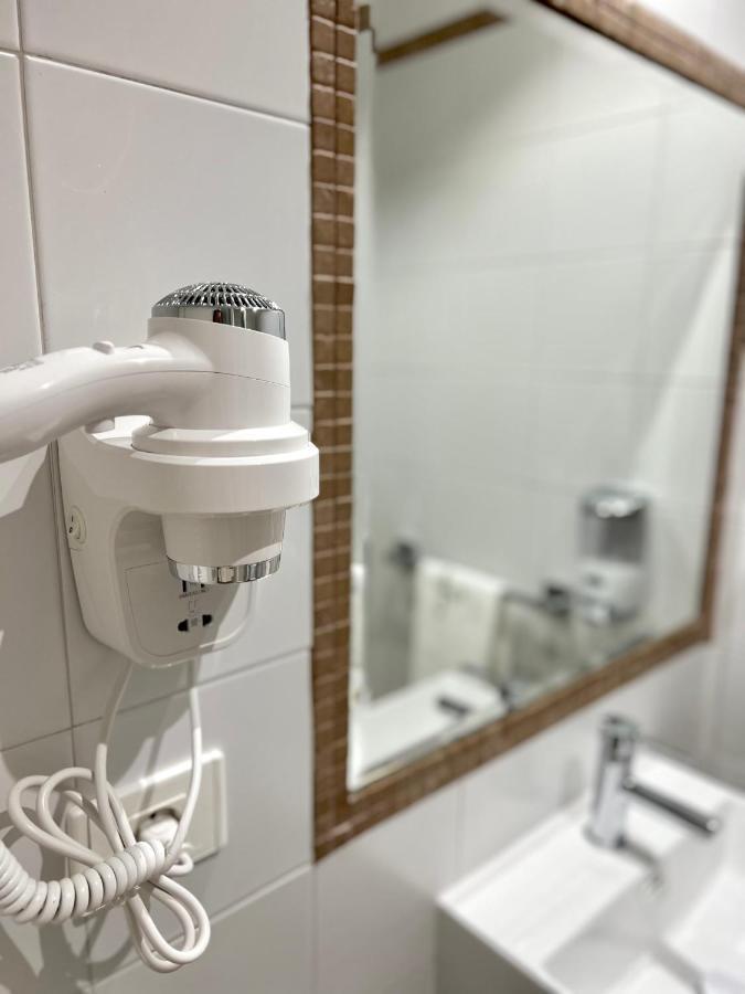 Hostal La Poetisa - Auto Check-In Culleredo Dış mekan fotoğraf