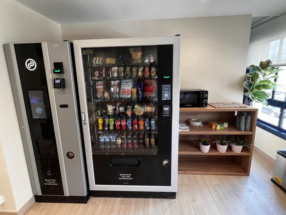 Hostal La Poetisa - Auto Check-In Culleredo Dış mekan fotoğraf