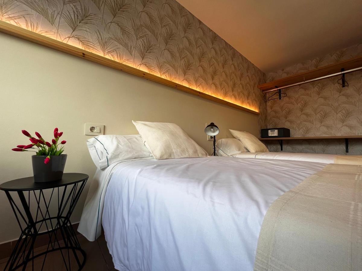 Hostal La Poetisa - Auto Check-In Culleredo Dış mekan fotoğraf