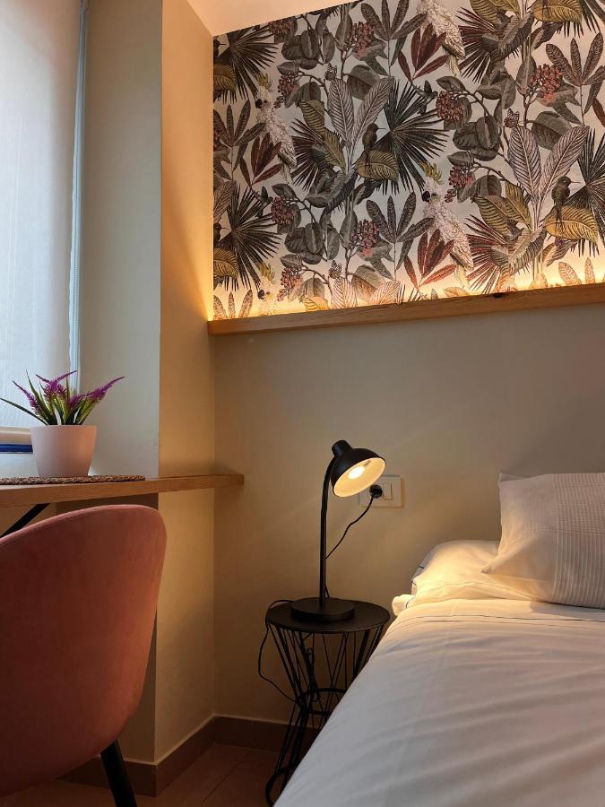 Hostal La Poetisa - Auto Check-In Culleredo Dış mekan fotoğraf