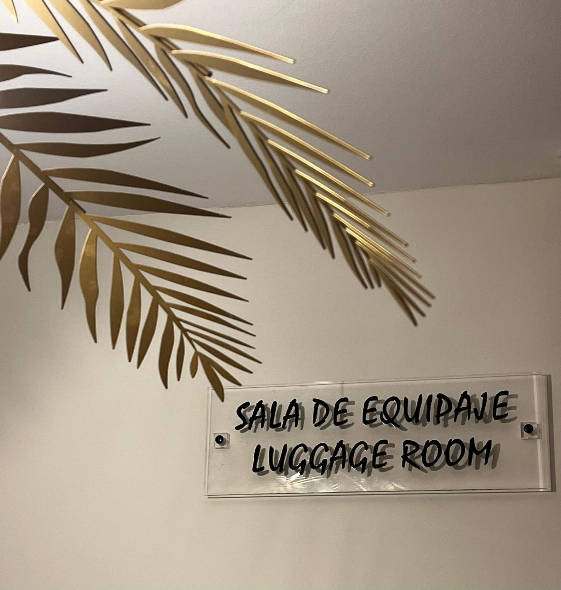 Hostal La Poetisa - Auto Check-In Culleredo Dış mekan fotoğraf