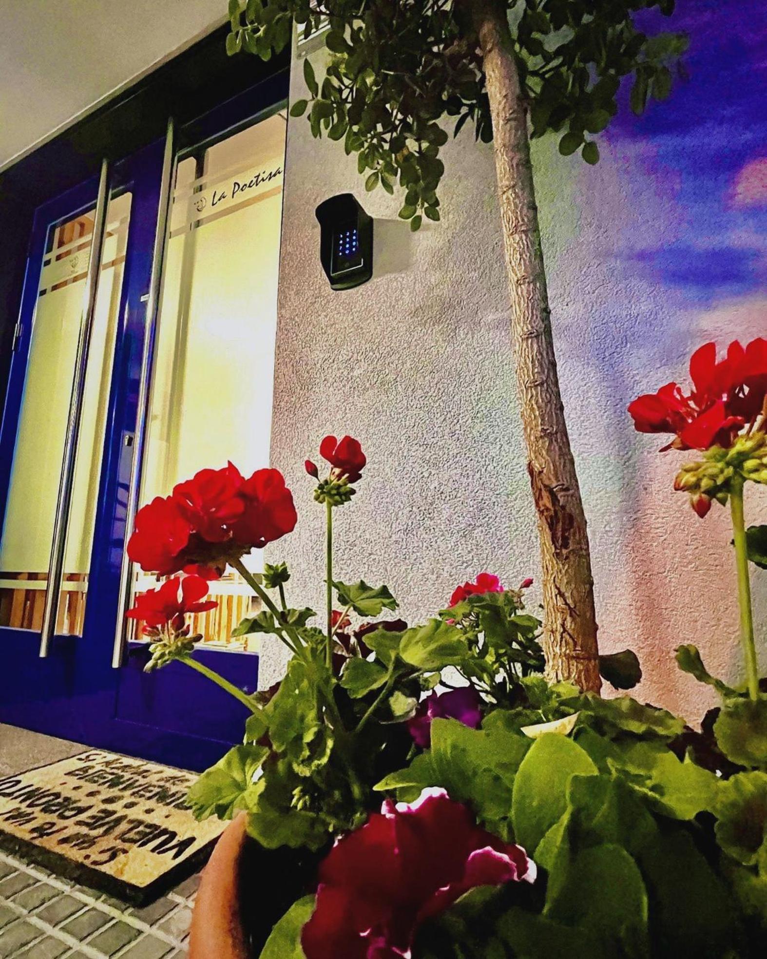 Hostal La Poetisa - Auto Check-In Culleredo Dış mekan fotoğraf